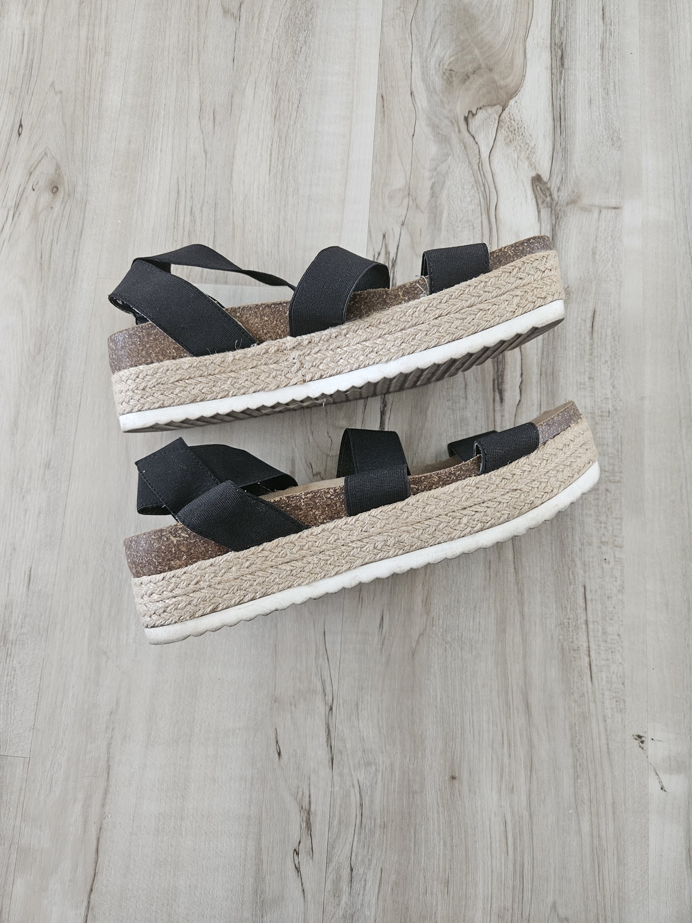 New Directions Black Elastic Strappy Flatform Sandals 8.5